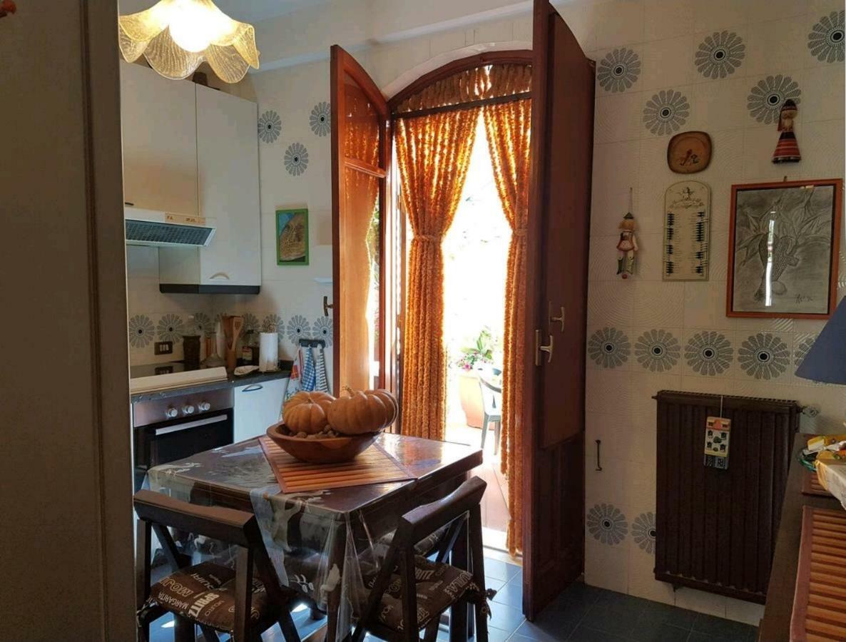 Villa del Golfo Urio with shared swimming pool Santa Flavia Esterno foto