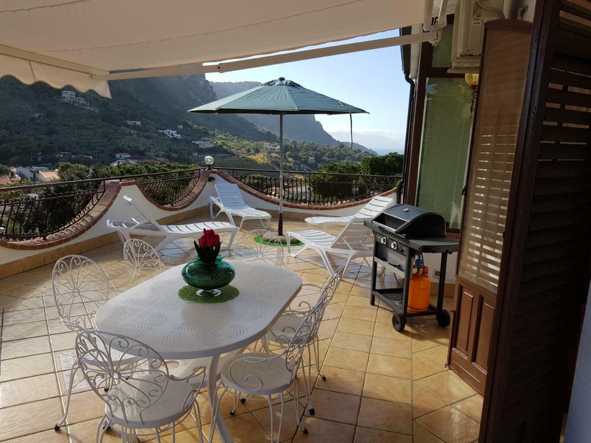Villa del Golfo Urio with shared swimming pool Santa Flavia Esterno foto