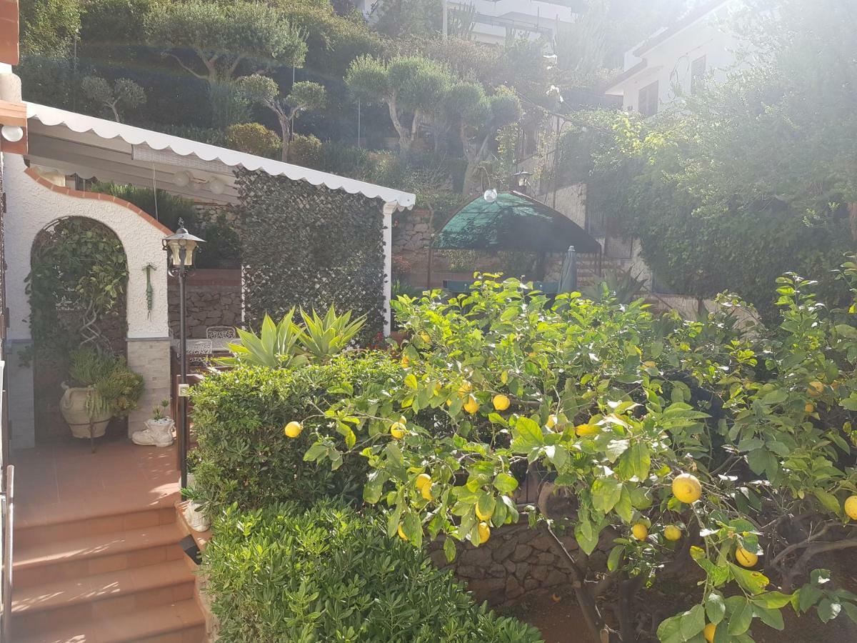 Villa del Golfo Urio with shared swimming pool Santa Flavia Esterno foto
