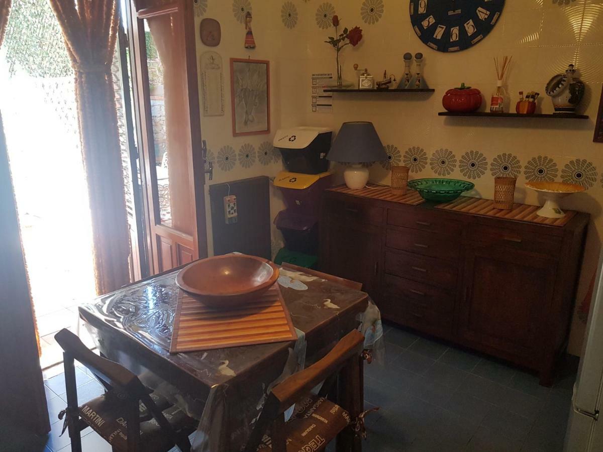 Villa del Golfo Urio with shared swimming pool Santa Flavia Esterno foto