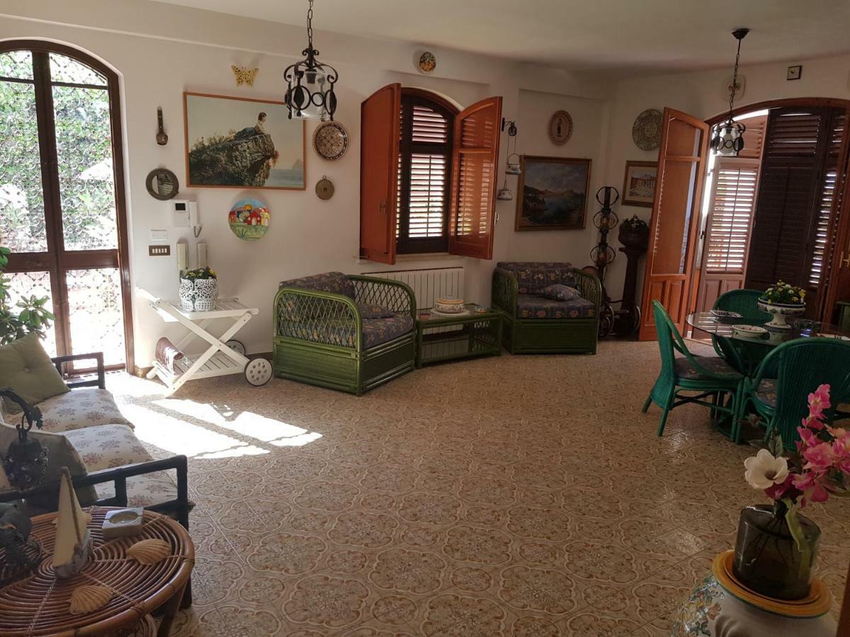 Villa del Golfo Urio with shared swimming pool Santa Flavia Esterno foto